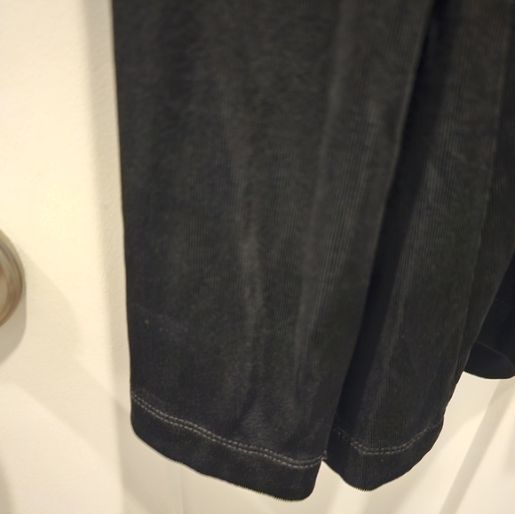 Chico’s Travelers Black Cowl Neck Long Sleeve Top Size 2 (L) Wrinkle-Resistant - Picture 3 of 8